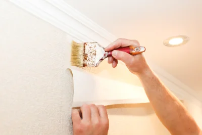 Pose de papier peint à Couzon — revêtements muraux et toiles de verre
